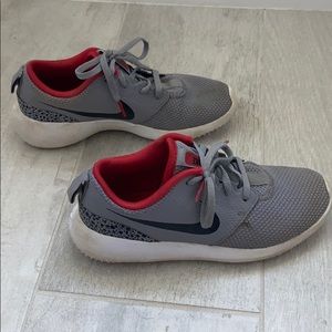 Lightly worn boys golf shoes 4Y